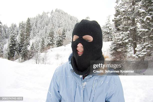 girl (11-13) wearing ski mask, winter - bivakmuts stockfoto's en -beelden