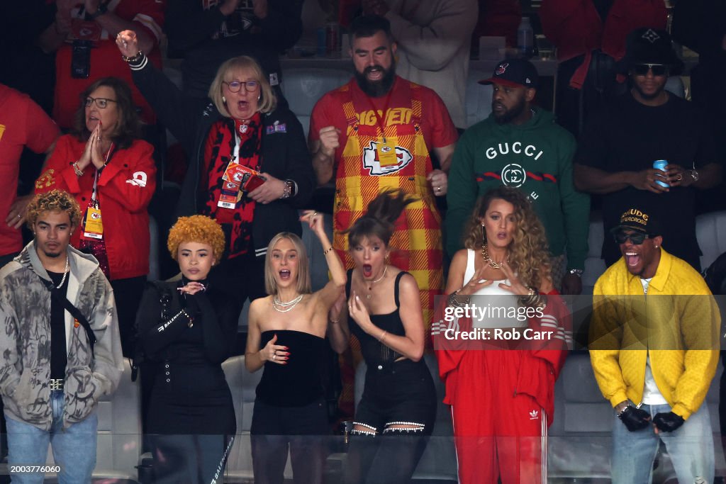 Chiets Rapper RIOTUSA, rapper Ice Spice, Ashley Avignone, singer Taylor Swift ...