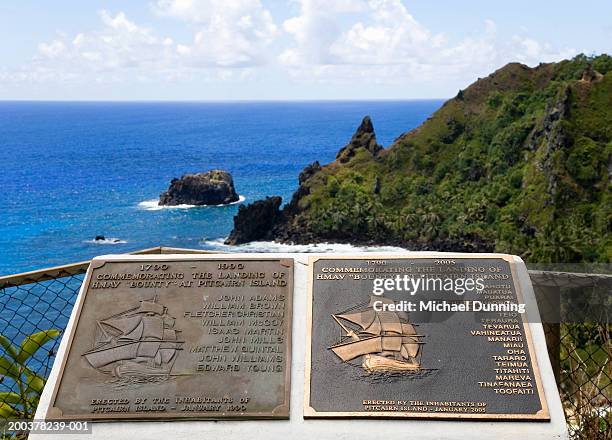 plaque commemorating the landing of hmav bounty - pitcairnöarna bildbanksfoton och bilder