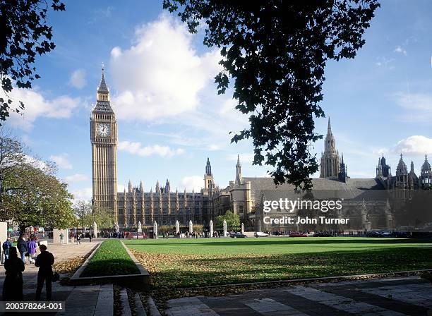 england, london, houses of parliment and parliment square - parliament square fotografías e imágenes de stock