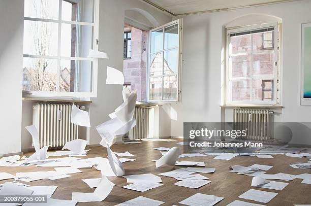 papers blowing in wind indoors - chaos büro stock pictures, royalty-free photos & images