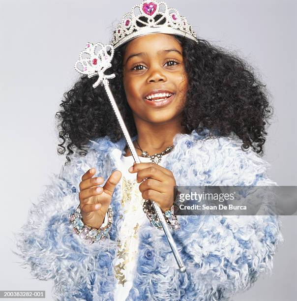 girl (3-5) wearing fairy godmother costume - princess stock photos et images de collection