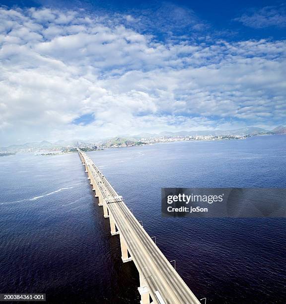 brazil, rio de janeiro,  rio-niteroi bridge, aerial view - altocúmulo fotografías e imágenes de stock