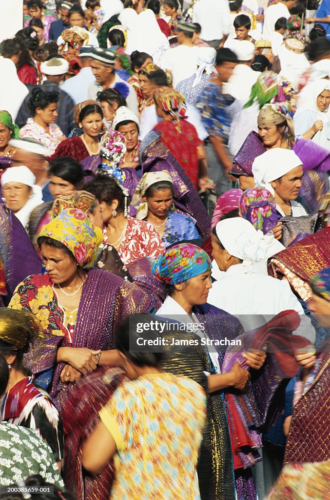 Uzbekistan, Bukhara, bustling crowd at market