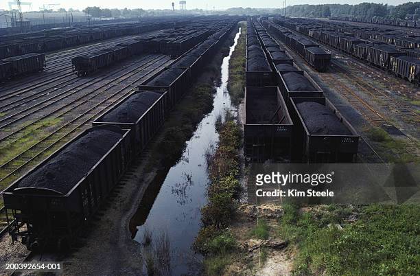 usa, virginia, norfolk, train wagons loaded with coal, elevated view - coal foto e immagini stock