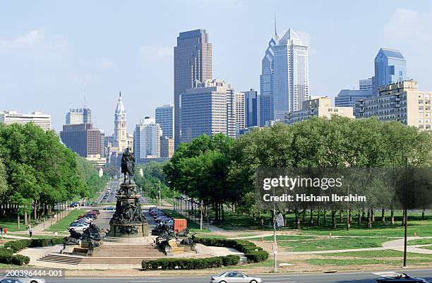 usa, philadelphia, pennsylvania, benjamin franklin parkway - philadelphia city hall stock pictures, royalty-free photos & images