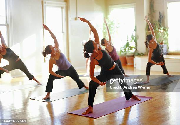 group of women stretching in yoga class, arms raised - tatame equipamento para exercícios - fotografias e filmes do acervo