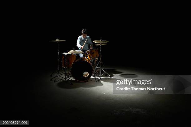 teenage boy (13-15) playing drums - 太鼓のばち ストックフォトと画像