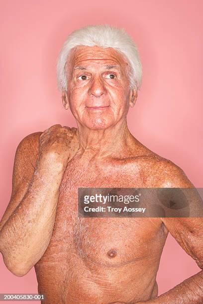 bare chested senior man, close-up - semi dress - fotografias e filmes do acervo