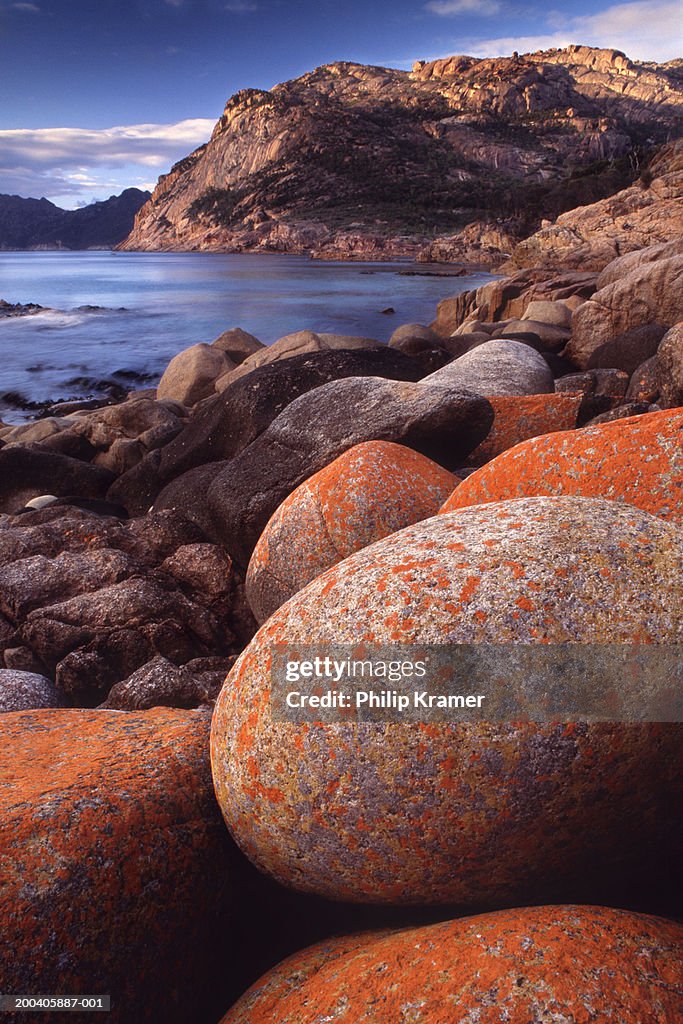 Australia, Tasmania, Freycinet National Park, rocks along shore, dawn