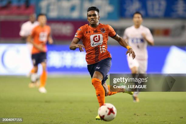 Mateus Castro of Omiya Ardija in action during the J.League J1 match between Sagan Tosu and Omiya Ardija at Best Amenity Stadium on August 19, 2017...