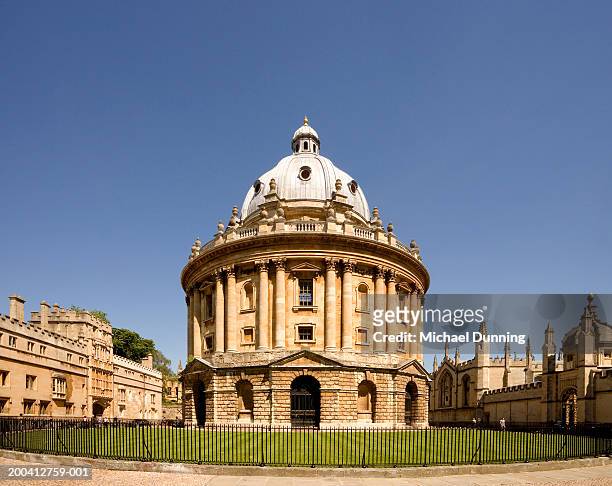 england, oxford, radcliffe camera, summer (wide angle lens) - oxford england stock pictures, royalty-free photos & images