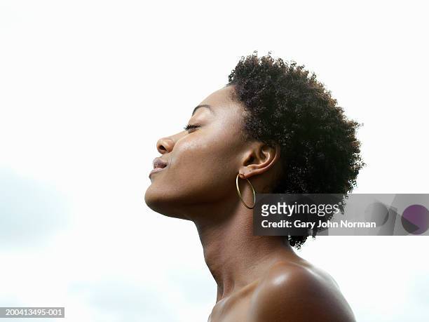 young woman, eyes closed, low angle view, profile - seitenansicht stock-fotos und bilder