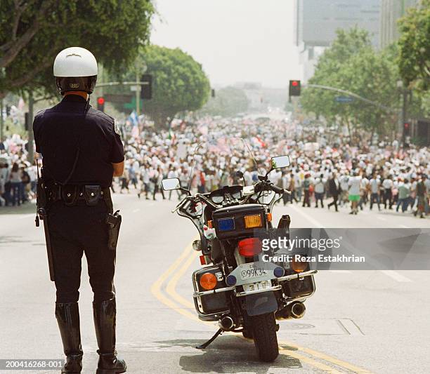 police in front of crowd for immigration bill rally in los angeles - los angeles events stock-fotos und bilder