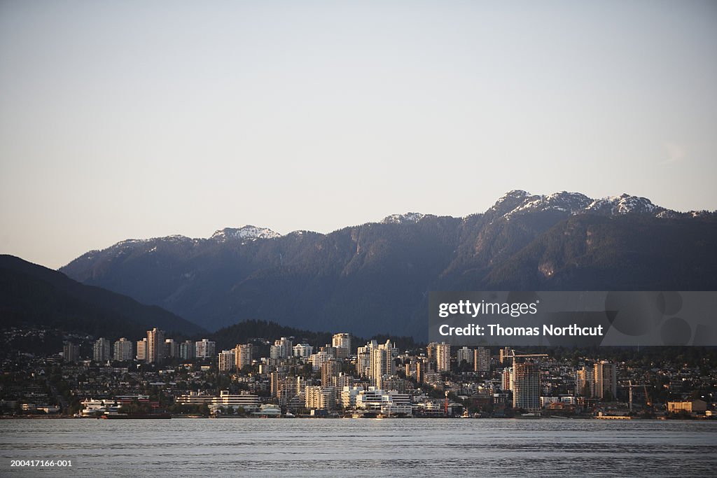 Canada, British Columbia, Vancouver, cityscape and mountains