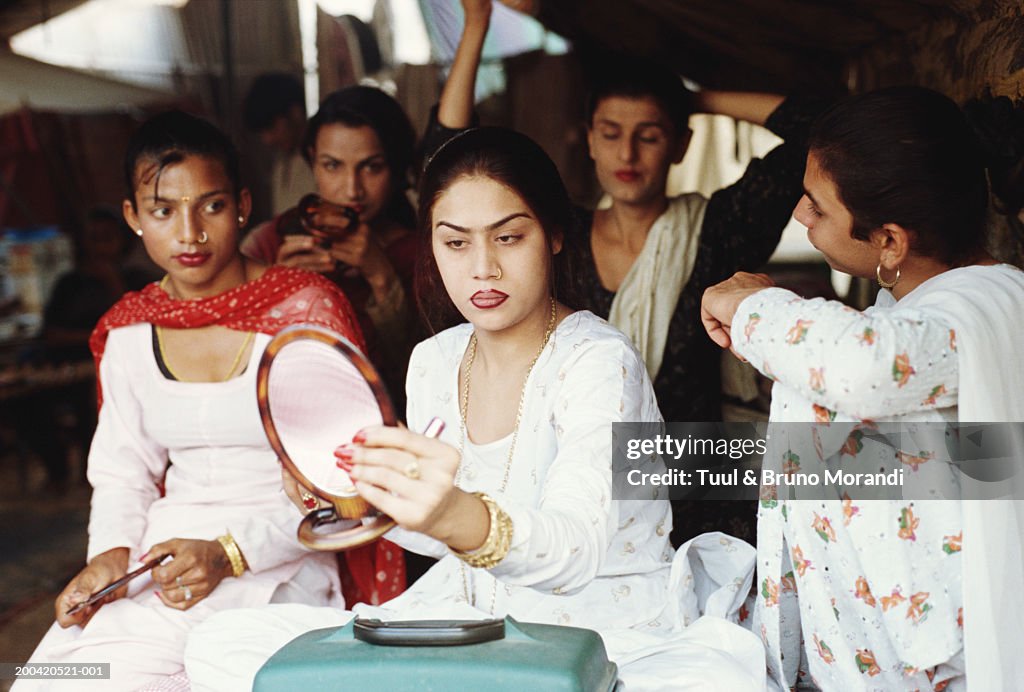 Pakistan Hijras Applying Makeup High-Res Stock Photo - Getty Images