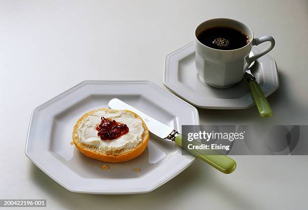 coffee with jam roll - saucer stock-fotos und bilder