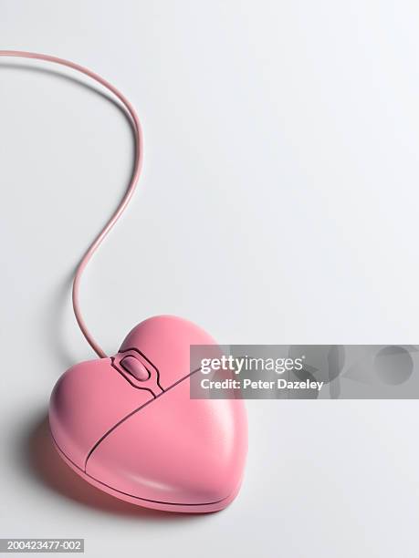 heart-shaped pink mouse, close up - close up computer mouse imagens e fotografias de stock