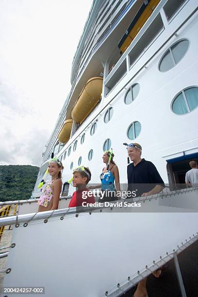 parents with children (10-12) walking off cruise ship - getting out stock pictures, royalty-free photos & images