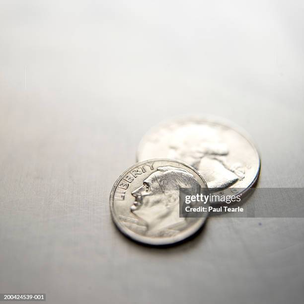 us twenty-five and ten cent coin, close up - twenty five cent coin stockfoto's en -beelden