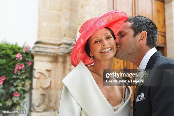 groom kissing mother's cheek, smiling - maria weding stock pictures, royalty-free photos & images