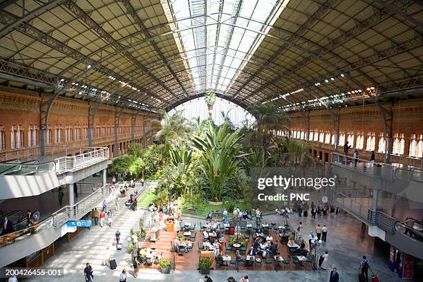 spain, madrid, atocha station, largest railway station in madrid - estação de ferroviária imagens e fotografias de stock