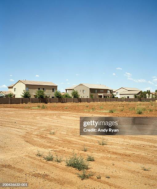 empty lot in housing development - unbebautes grundstück stock-fotos und bilder