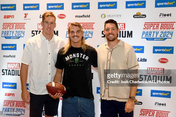 Tom Lynch of the Tigers, Bailey Smith of the Bulldogs and Hawthorn development coach and former NFL punter and AFL footballer, Arryn Siposs pose...