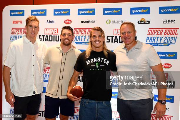 Tom Lynch of the Tigers, Bailey Smith of the Bulldogs, Hawthorn development coach and former NFL punter and AFL footballer, Arryn Siposs and Former...
