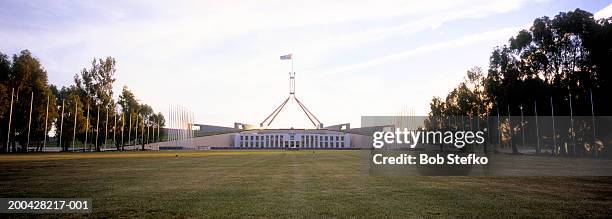 australia, canberra, parliament house on capital hill - parliament house canberra - fotografias e filmes do acervo