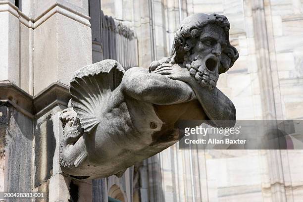 italy, milan, duomo di milano, stone gargoyle on cathedral exterior - catedral de milán fotografías e imágenes de stock