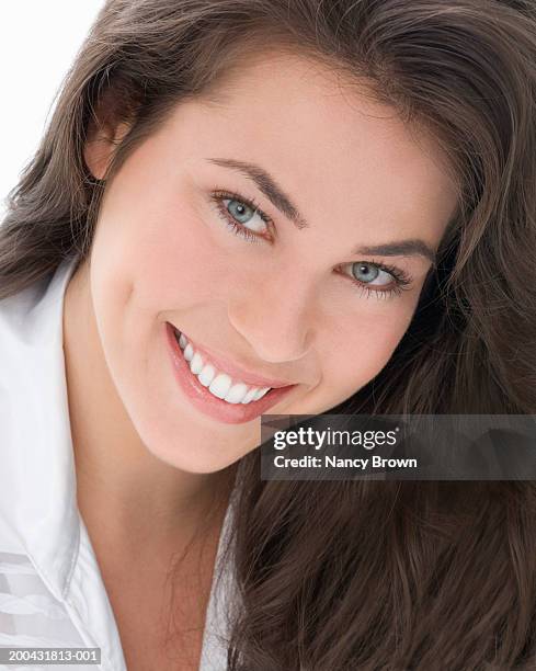 young woman smiling, portrait, close-up - brown hair blue eyes and dimples stockfoto's en -beelden