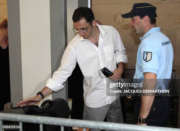 Marc Simeoni, le fils du leader nationaliste Edmond Simeoni, arrive au Palais de justice, le 08 juillet 2010 pour assister au procès d'Yvan Colonna -...