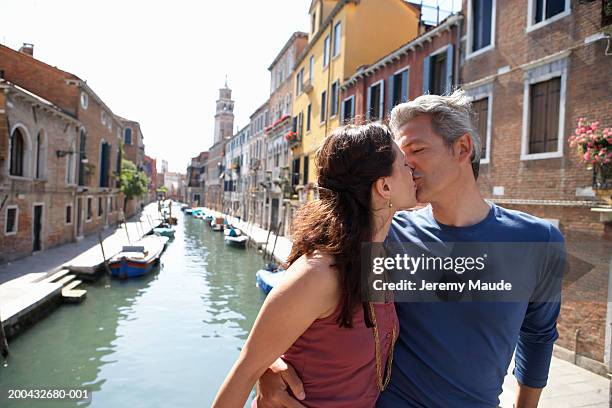 italy, venice, couple kissing by canal - venice couple fotografías e imágenes de stock