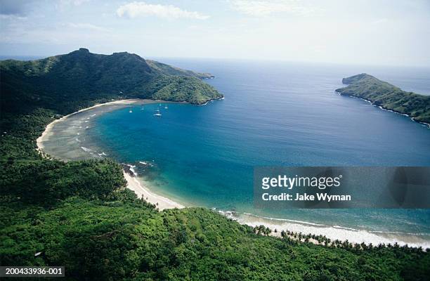 marquesas, nuku hiva, lagoon, elevated view - frans polynesië stockfoto's en -beelden