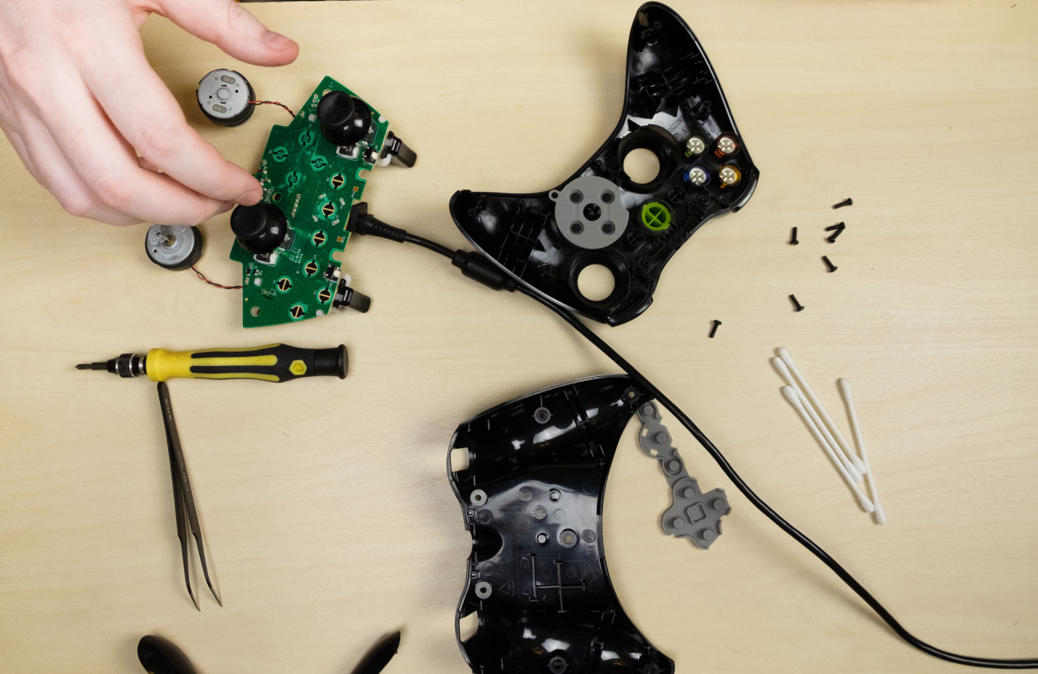 tech repair workshop