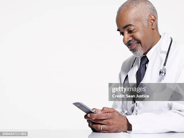 Doctors Ringing Phone 1,415 Dr Rings Stock Photos, High-Res Pictures, and Images - Getty Images