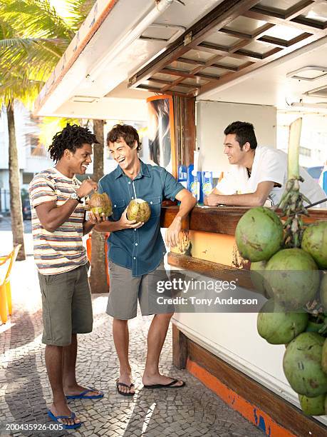 two men having drinks, smiling - quiosque - fotografias e filmes do acervo