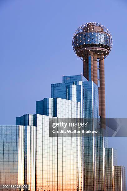 usa, texas, dallas, reunion tower and skyscraper - ultimate media day stockfoto's en -beelden