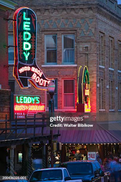 usa, texas, fort worth, stock yards area, street scene, dusk - fort worth fotografías e imágenes de stock