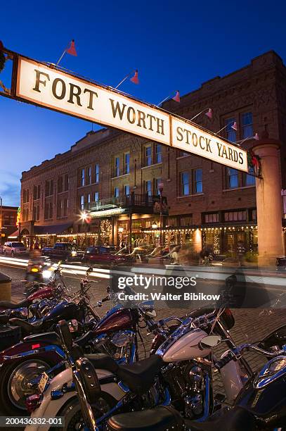 usa, texas, fort worth, stock yards area, street scene, dusk - fort worth fotografías e imágenes de stock