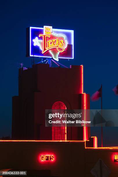 usa, texas, fort worth, stockyards area, neon signs on billy bob's texas venue, dusk, high section - fort worth fotografías e imágenes de stock