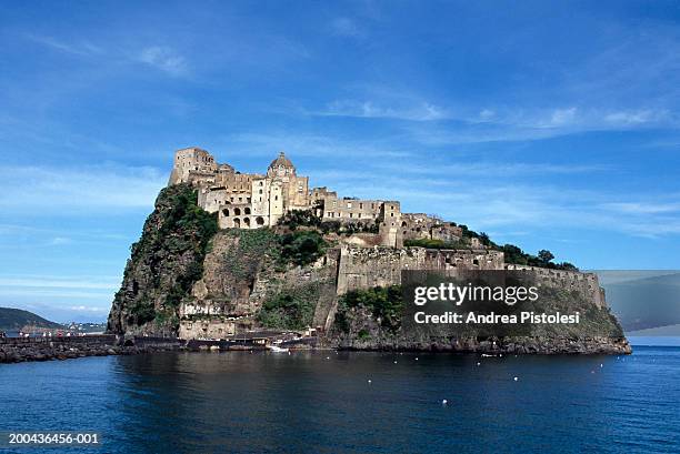 italy, campania, ischia, ischia ponte, castello aragonese d'ischia - ilha de ischia imagens e fotografias de stock