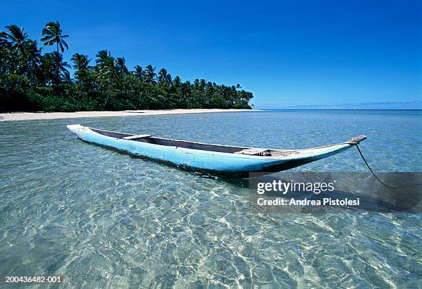 brazil, bahia state, morro de sao paulo, canoe by beach on island - bahia state - fotografias e filmes do acervo