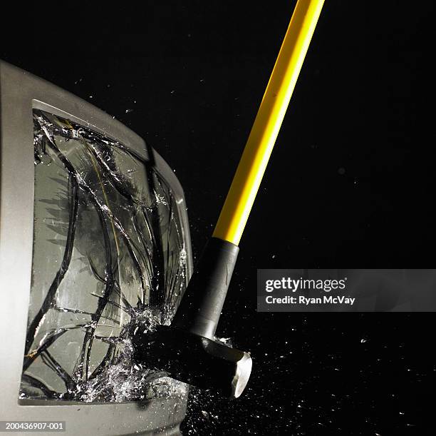 sledgehammer smashing television screen - broken tv stock-fotos und bilder