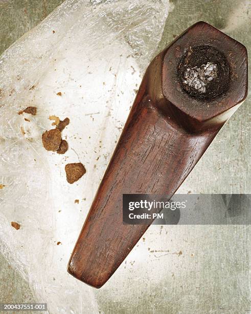 15 Pipe à Hashish Stock Photos, High-Res Pictures, and Images - Getty ...