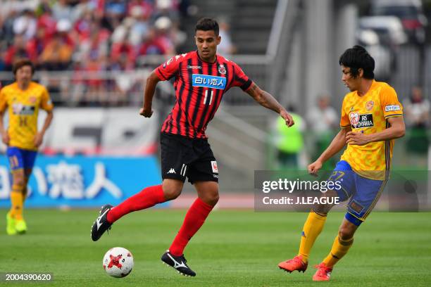 Jonathan Reis of Consadole Sapporo controls the ball against Kazuki Oiwa of Vegalta Sendai during the J.League J1 match between Hokkaido Consadole...