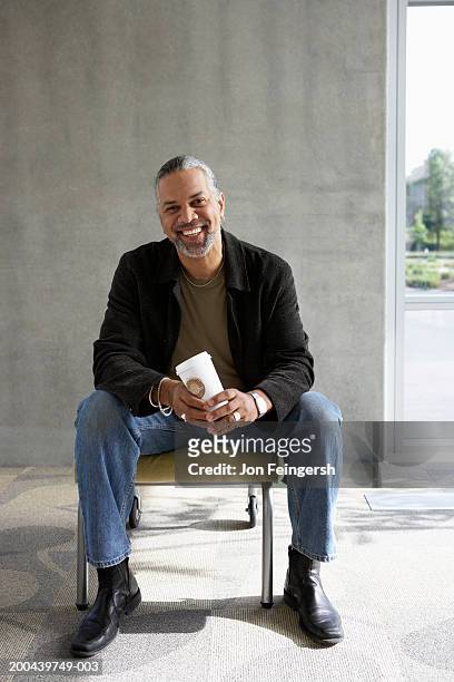 mature man smiling, portrait - man chair stockfoto's en -beelden