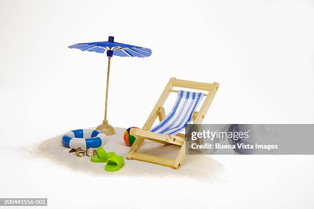 toy beach equipment - beach umbrella white background fotografías e imágenes de stock