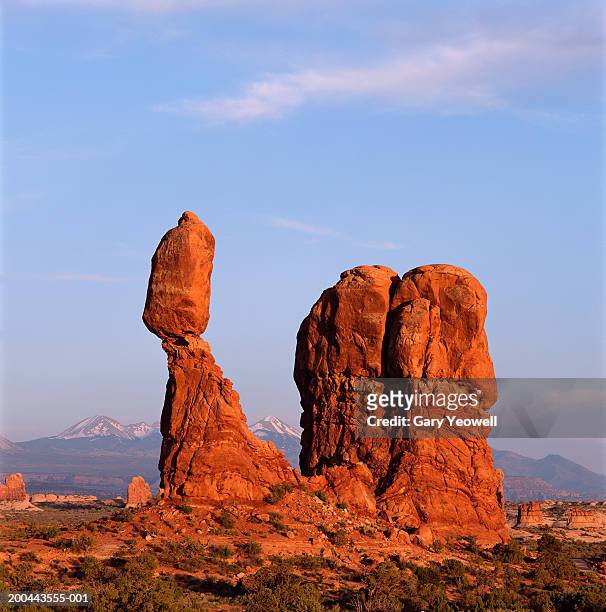 usa, utah, arches national park, formation known as balanced rock - balanced rock arches national park stock pictures, royalty-free photos & images